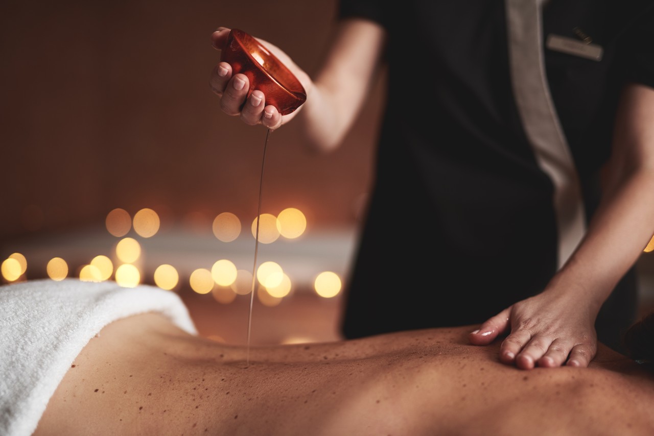 Massage dos avec huile chaud